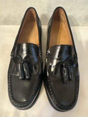 Women’s  Black Leather Weejuns Tassel Loafers 7M